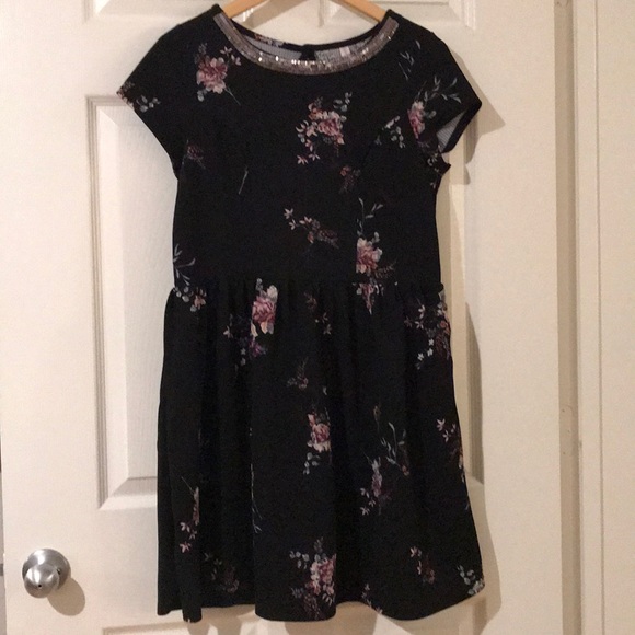 Xhilaration Dresses & Skirts - Adorable sequined color floral dress